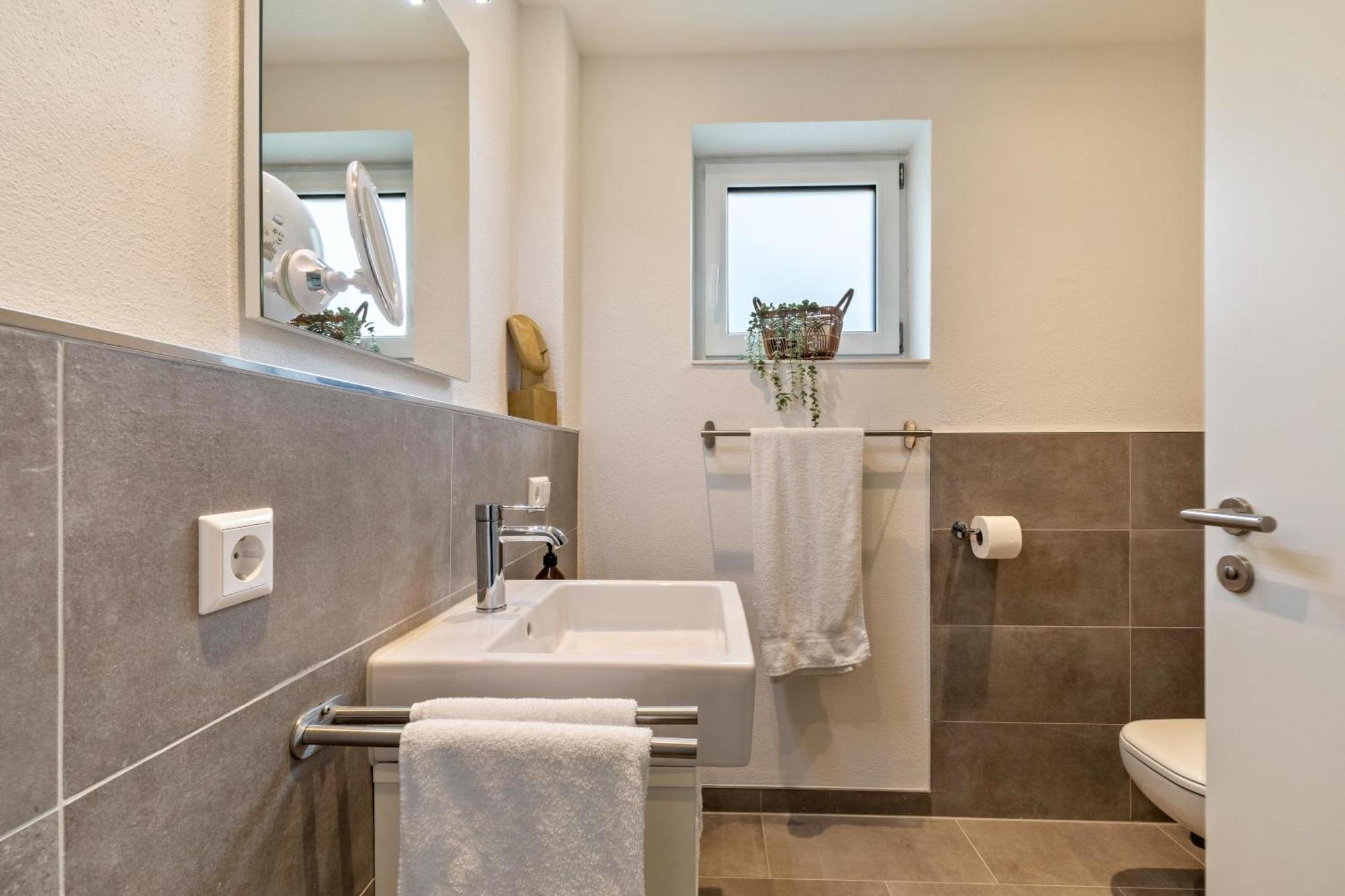 3 Parkside Apartment *